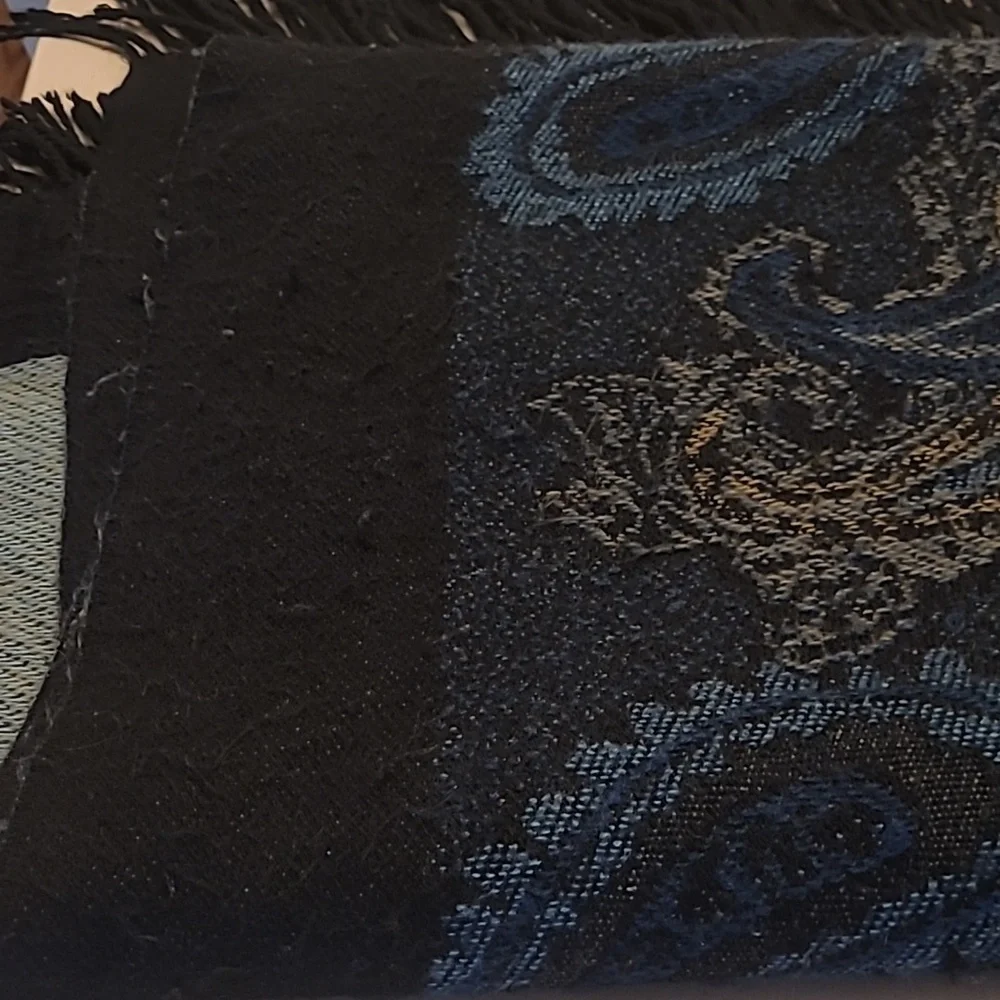 GENTLY WORN Charlie Paige One Size Fits All Paisly Printed Acrylic Fringed Shawl - Picture 12 of 13